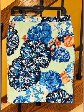 J. Crew The pencil skirt Zip Back 100% Cotton Blue Green Floral SZ.  6